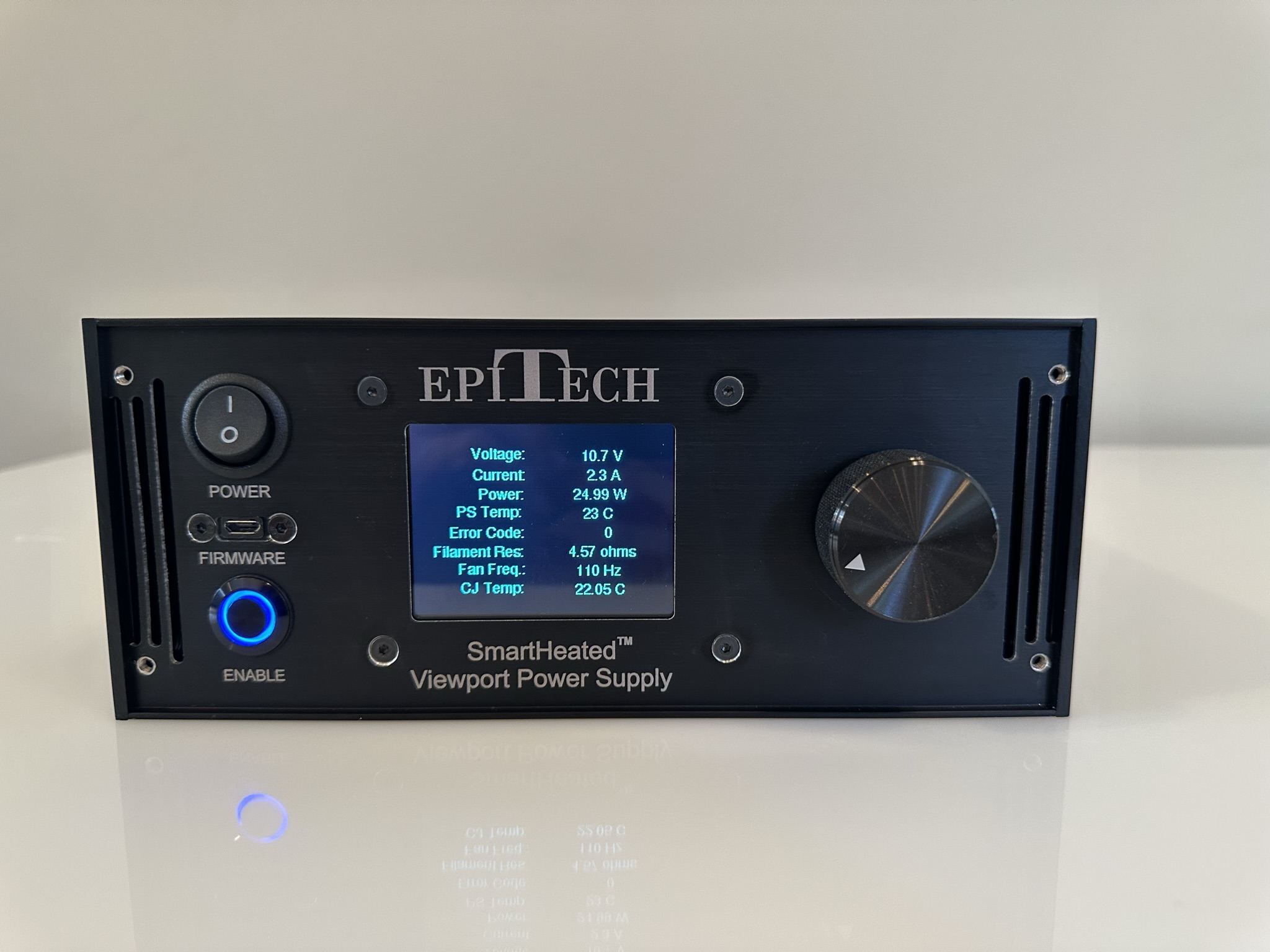SmartHeated viewport power supply displaying operating diagnostics