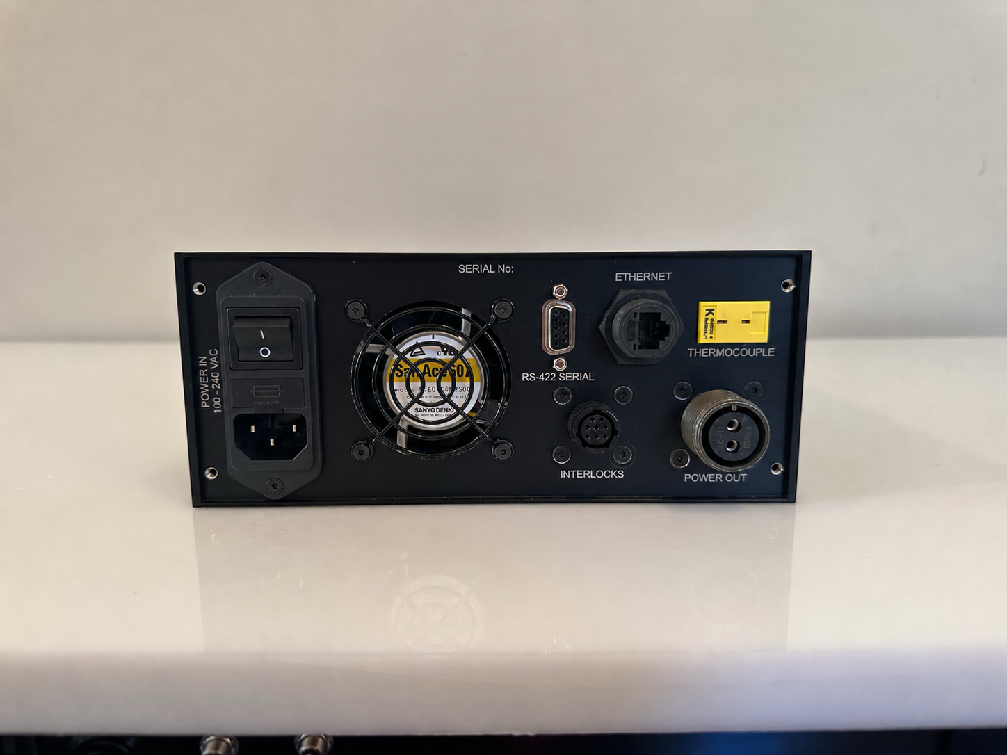 SmartHeated viewport power supply rear-panel connections